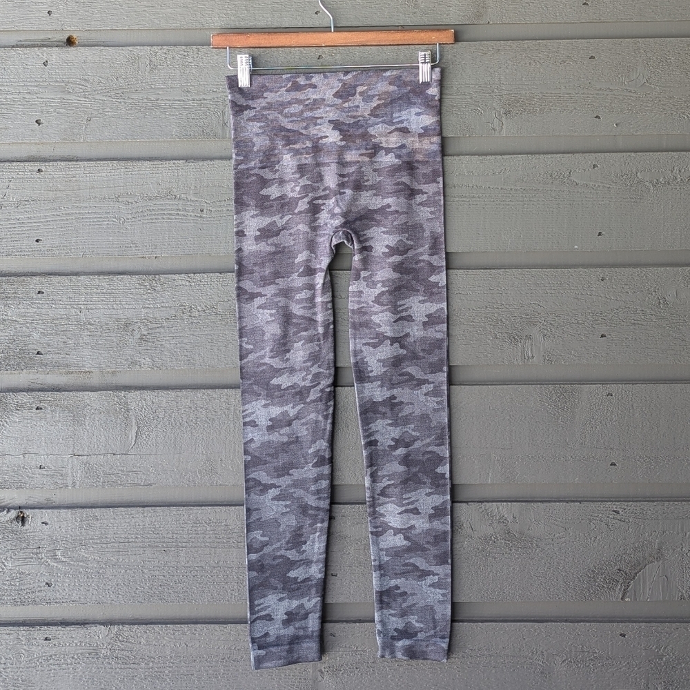 NWOT Spanx Look At Me Now Camo Leggings Gray Black Camo Size Medium Shapewear
